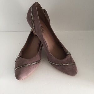 Belle by Sigerson Morrison Women's Heels Pumps Shoes Suede Zippers Size 9.5